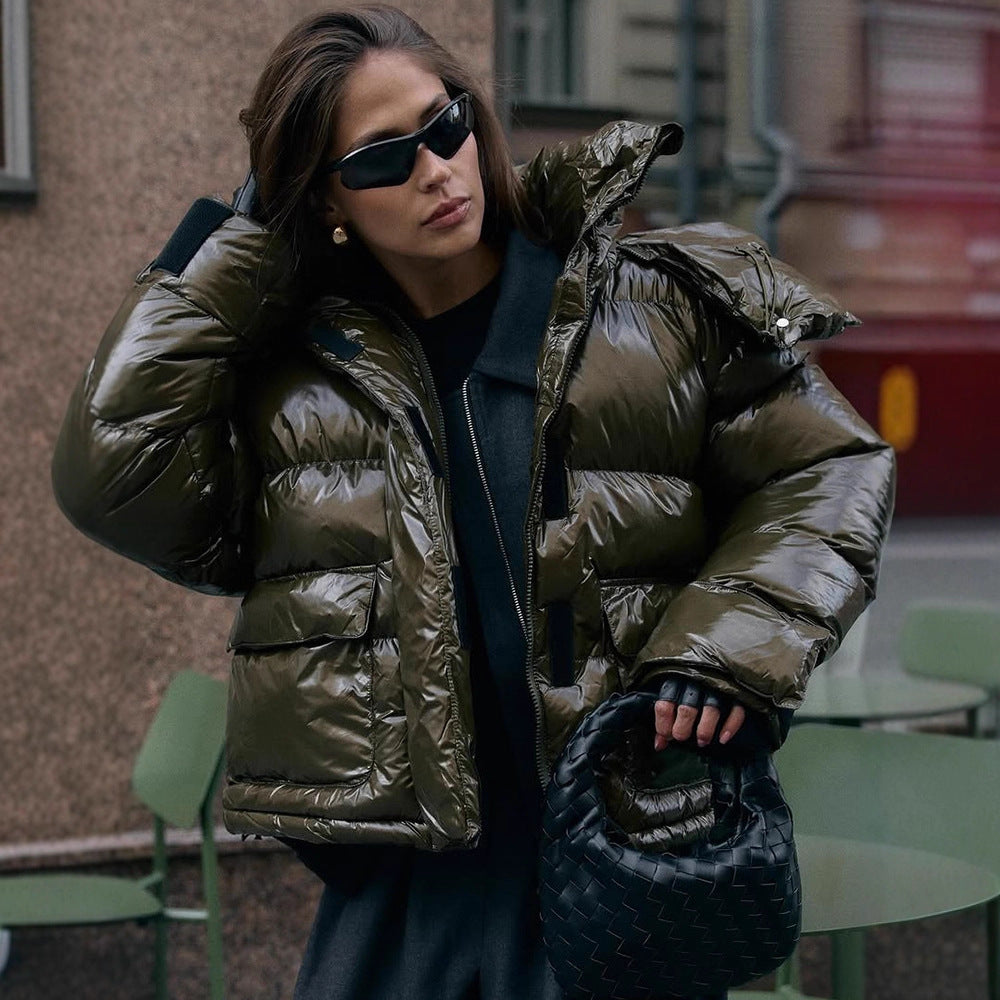 Damen wattierte Kurzjacke mit Hochglanzfinish, Oversize-Schnitt und Kapuze Nord Taschen
