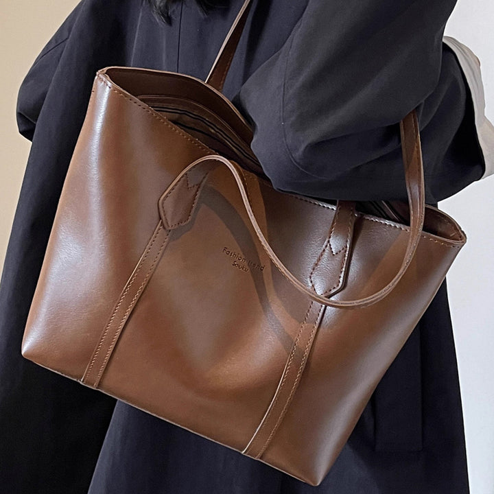 Damen Tragetasche aus hochwertigem Kunstleder mit stilvollen Details Nord Taschen