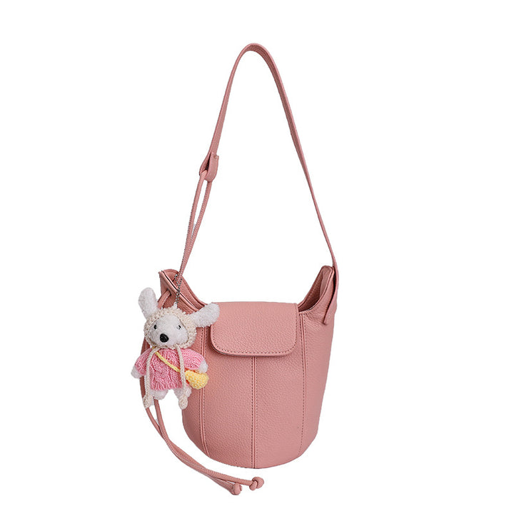 Damen Handtasche mit verspieltem Tieranhänger Nord Taschen
