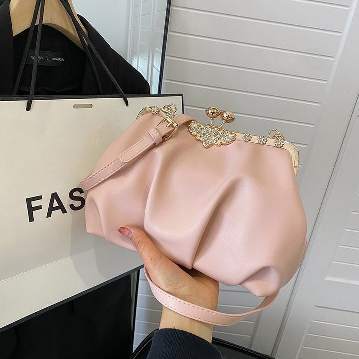 Damen Clutch-Handtasche mit eleganter Struktur und kunstvollem Verschluss Nord Taschen