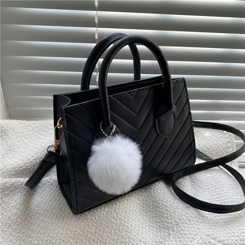 Damen elegante Handtasche im strukturierten Chevron-Design Nord Taschen