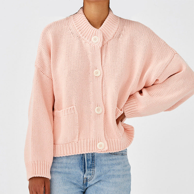 Damen Kurzer Boxy-Cardigan aus Grobstrick mit hoher Knopfleiste und Eingrifftaschen Nord Taschen