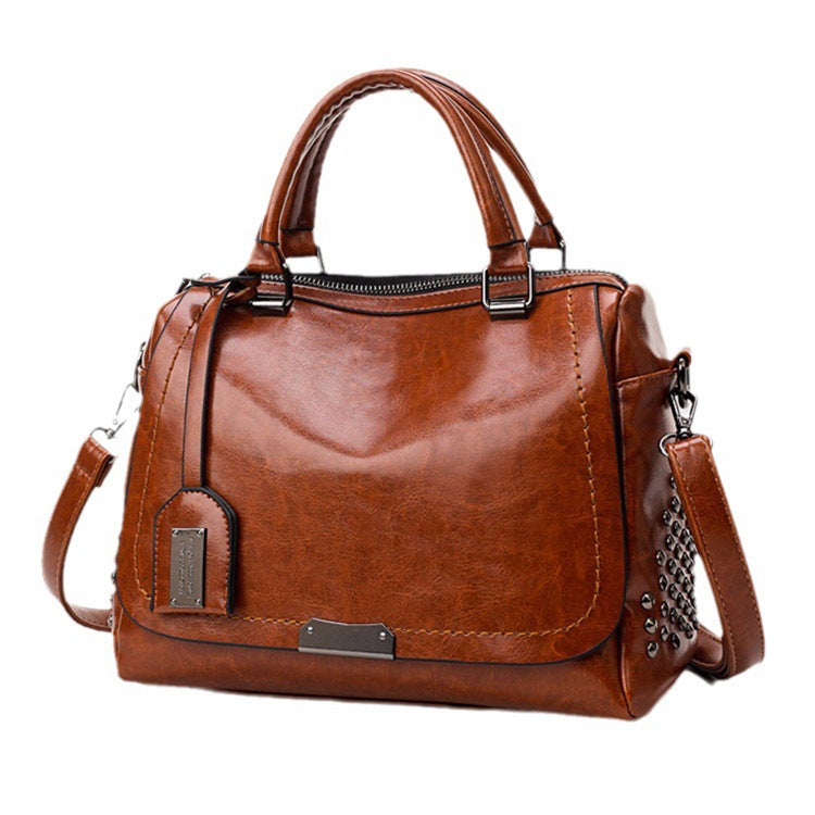 Damen schicke Handtasche aus Kunstleder mit Nietenverzierung Nord Taschen