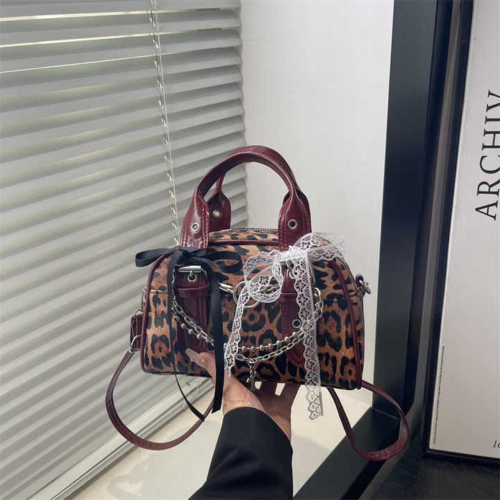 Damen modische Handtasche mit verspielten Details Nord Taschen