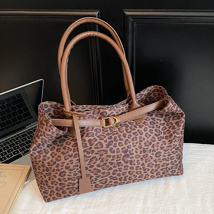 Damen modische Umhängetasche im eleganten Leo-Design Nord Taschen