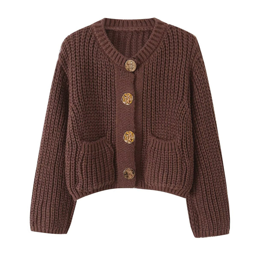 Damen Grobgestrickter Cropped-Cardigan mit dekorativen Schmuckknöpfen und aufgesetzten Taschen Nord Taschen