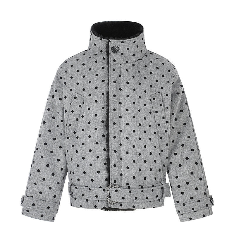 Damen Kurz geschnittene gesteppte Jacke mit Stehkragen und Taillenriemen Nord Taschen