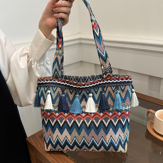 Damen Tragetasche mit stylishen Quasten und modernem Zickzackdesign Nord Taschen