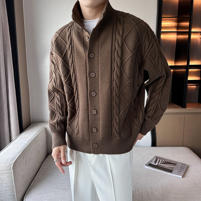 Herren Zopfmuster-Cardigan mit hohem Kragen, grober Strickoptik und durchgehender Knopfleiste Nord Taschen