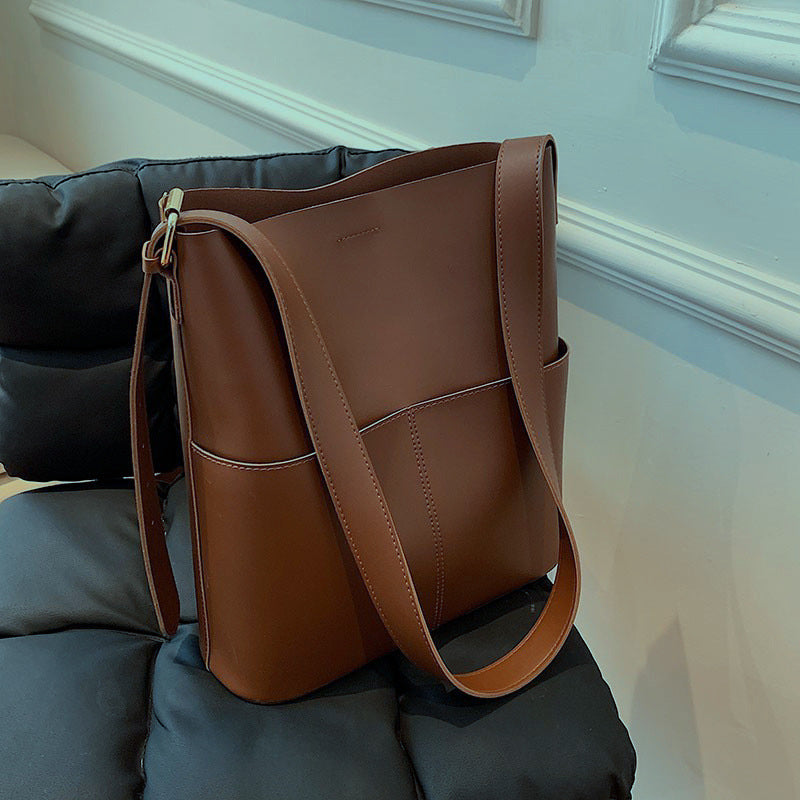 Damen Schultertasche mit eleganter Struktur und praktischen Außenfächern Nord Taschen