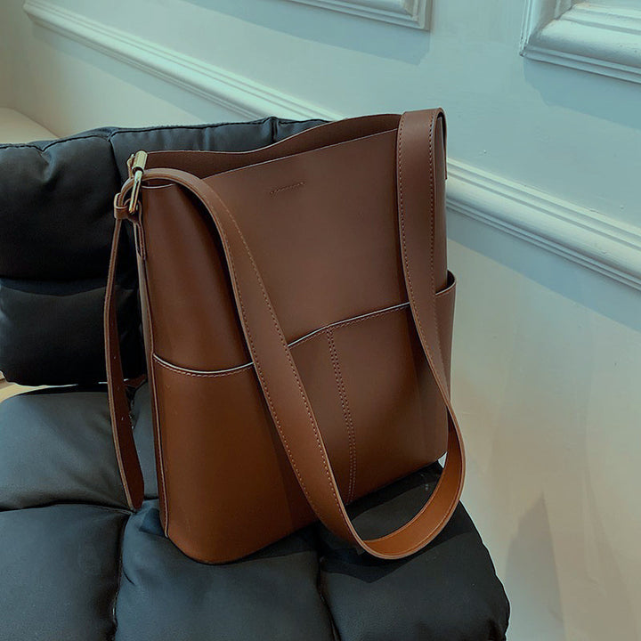 Damen Schultertasche mit eleganter Struktur und praktischen Außenfächern Nord Taschen
