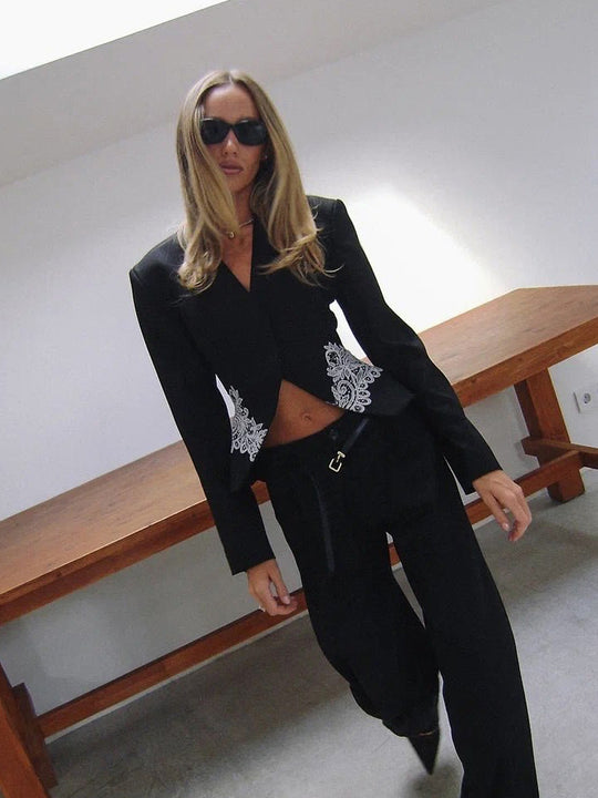 Damen Sculpted Cropped-Blazer mit Spitzenbesatz und taillierter Silhouette Nord Taschen