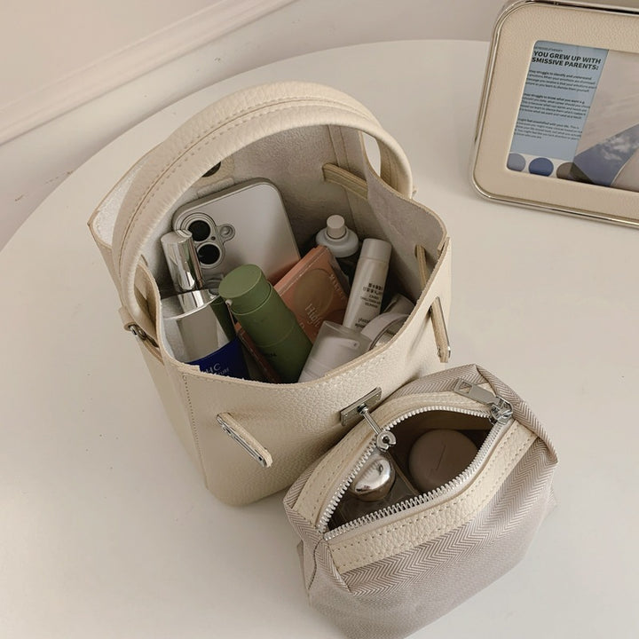 Damen Mini-Umhängetasche mit verspieltem Design und niedlichem Anhänger Nord Taschen
