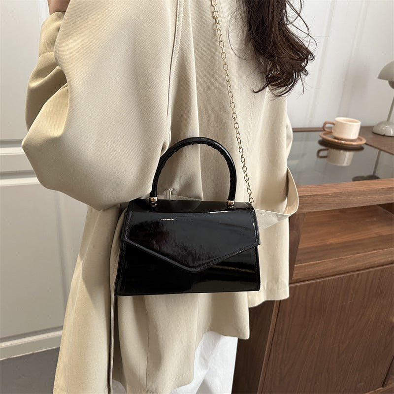 Damen elegante Handtasche im modernen Lacklederdesign Nord Taschen