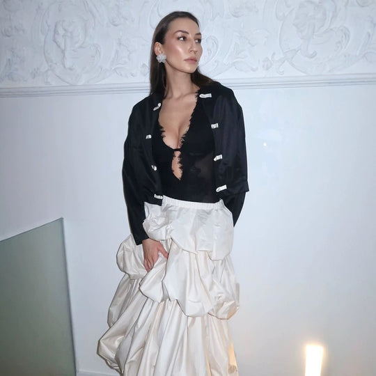 Damen Spitzen-Body mit transparentem Einsatz und dramatischem Stufenvolant-Rock Set Nord Taschen