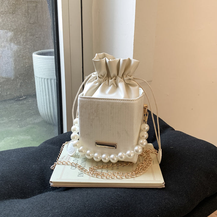 Damen stilvolle Mini-Handtasche mit Kordelzug und Perlenakzent Nord Taschen
