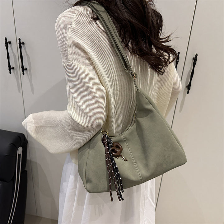Damen Schultertasche mit modischem Anhänger Nord Taschen