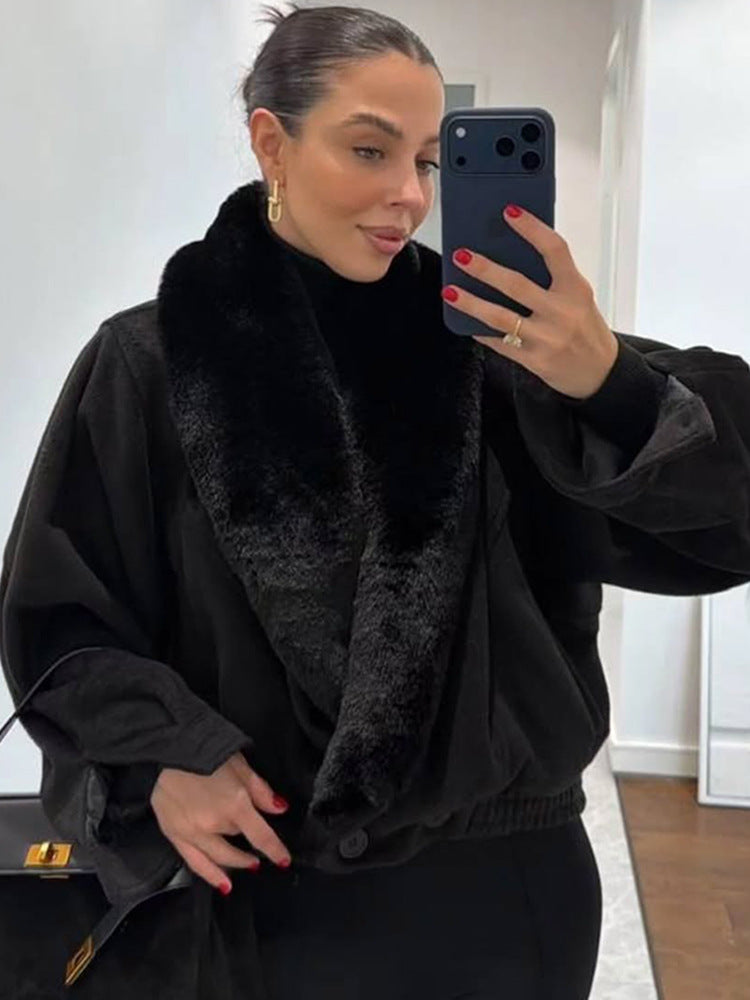 Damen Kurzjacke mit voluminösem Kunstfell-Schalkragen und elastischem Saum Nord Taschen