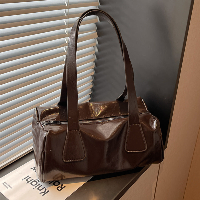 Damen Handtasche mit eleganter glänzender Oberfläche und praktischen Fächern Nord Taschen