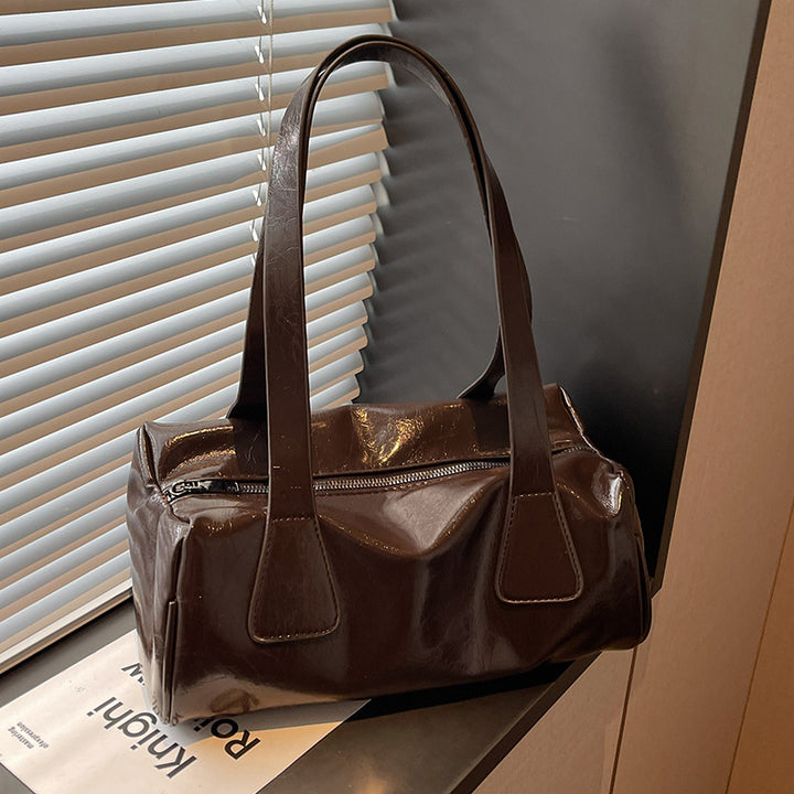Damen Handtasche mit eleganter glänzender Oberfläche und praktischen Fächern Nord Taschen