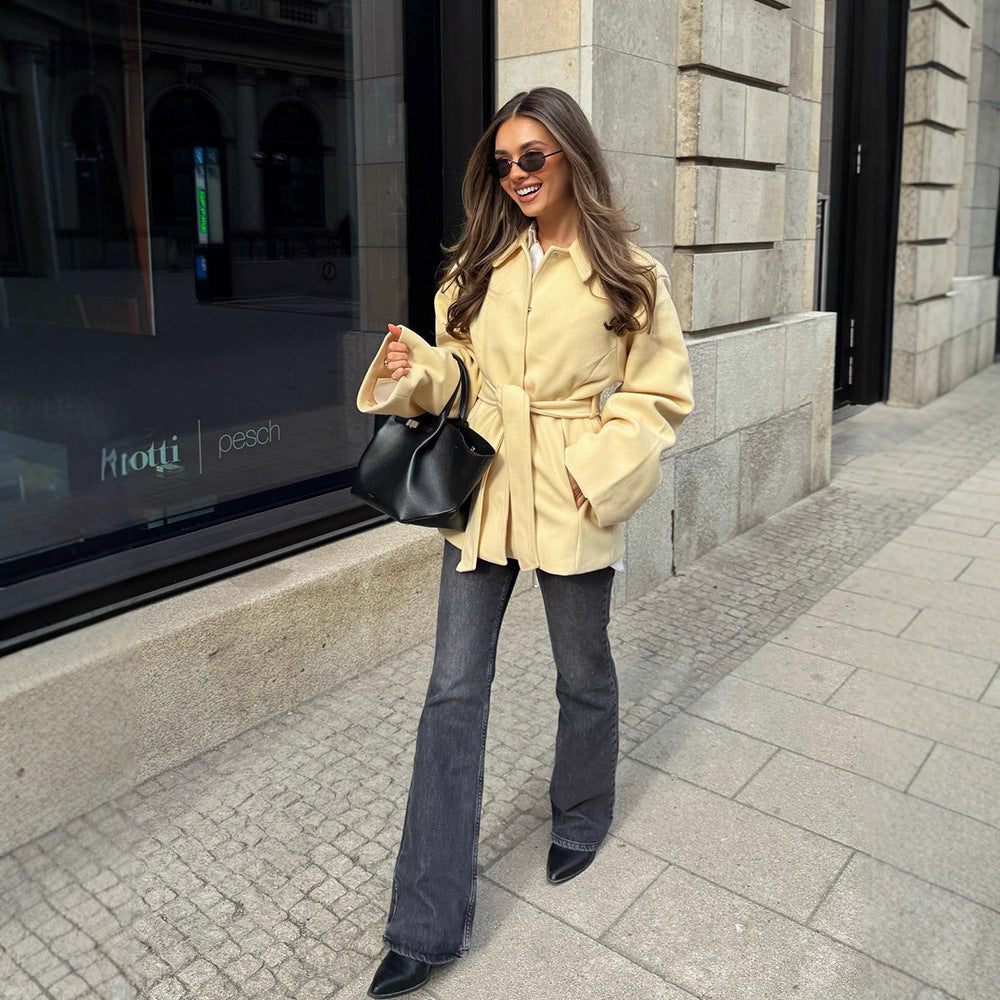 Damen Wollmix-Kurzjacke mit Bindegürtel, kastiger Silhouette und dezentem Revers Nord Taschen