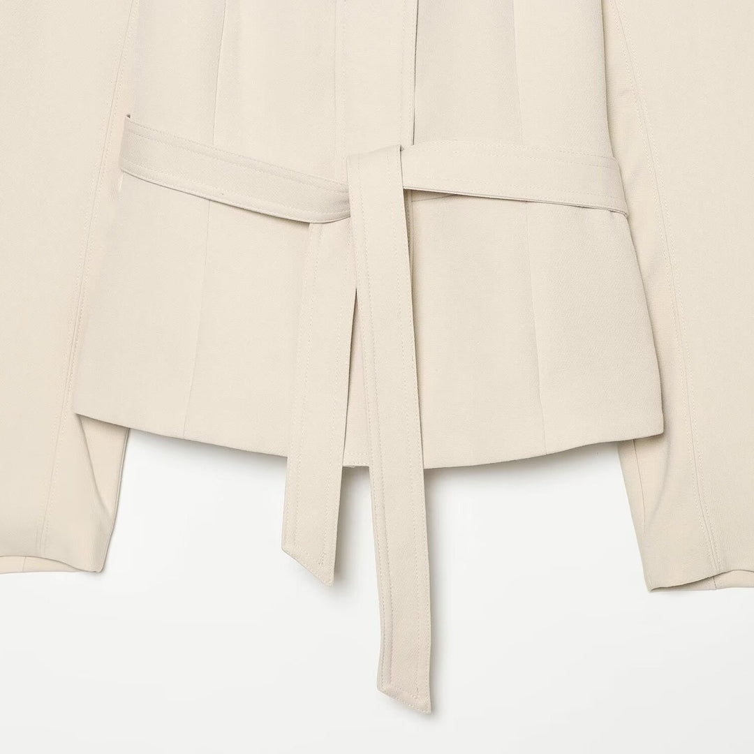Damen Cropped Jacke im minimalistischen Trenchstil mit breitem Hemdkragen und Bindegürtel Nord Taschen