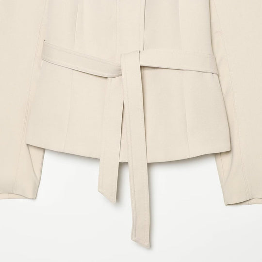 Damen Cropped Jacke im minimalistischen Trenchstil mit breitem Hemdkragen und Bindegürtel Nord Taschen