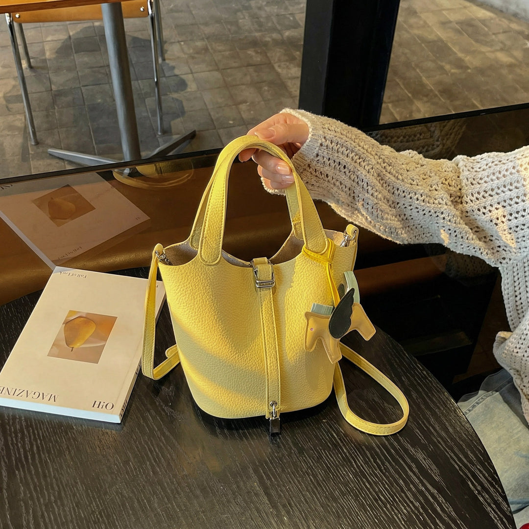 Damen Hobo-Tasche mit einzigartigem Tieranhänger und praktischem Tragegurt Nord Taschen
