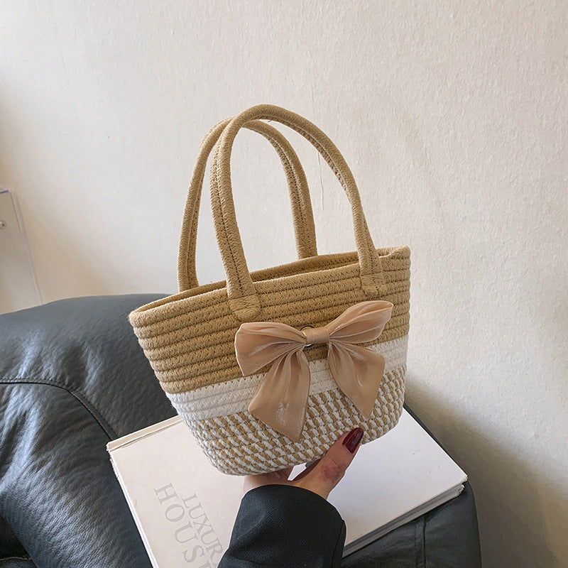 Damen Handtasche aus geflochtenem Naturmaterial mit floralem Detail Nord Taschen