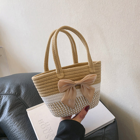 Damen Handtasche aus geflochtenem Naturmaterial mit floralem Detail Nord Taschen