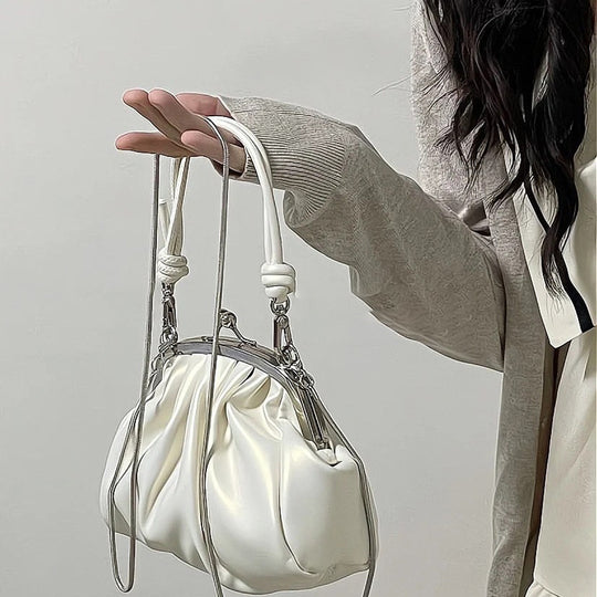 Damen Clutch Tasche mit raffiniertem Faltendesign und elegantem Kettenarmband Nord Taschen