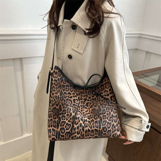 Damen Umhängetasche mit raffiniertem Leopardenmuster und hochwertigen Kunstlederdetails Nord Taschen