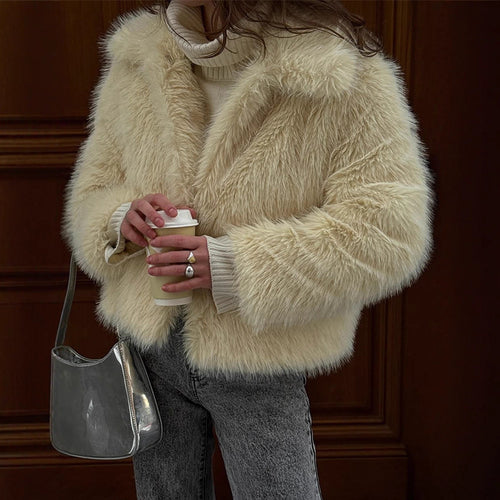 Damen Kurzblouson aus langfaserigem Kunstpelz mit kastiger Silhouette und Schalkragen Nord Taschen