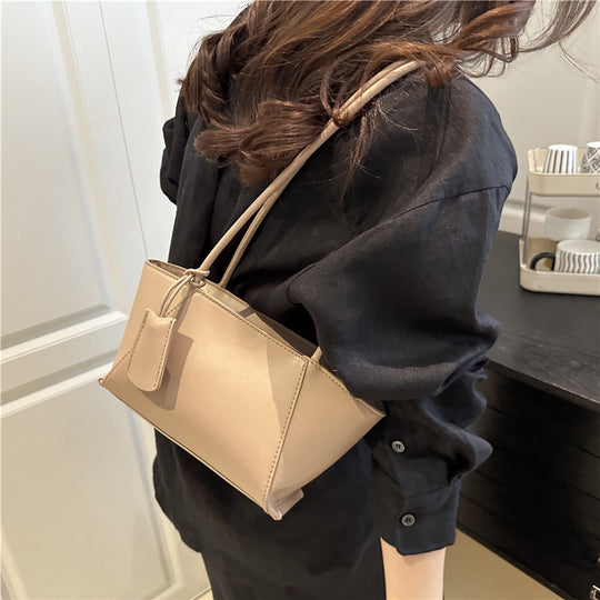 Damenhandtasche mit minimalistischer Silhouette und eleganten Details Nord Taschen