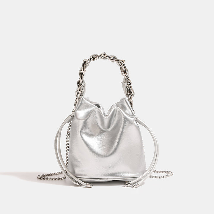 Damen Mini-Rucksacktasche mit elegantem Kettenhenkel und feiner Textur Nord Taschen