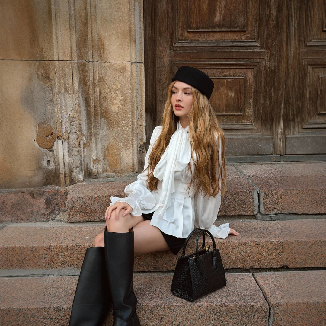 Damen Oversize‑Hemdbluse mit breitem Kentkragen und Schulterklappen Nord Taschen