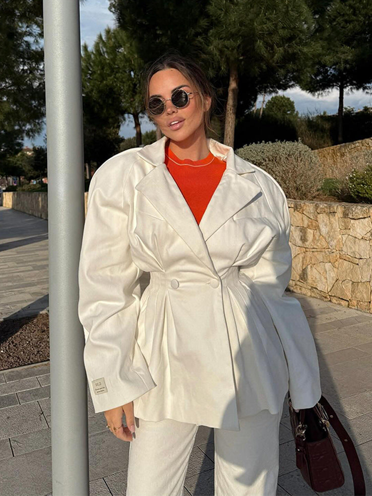 Damen Taillierter Oversize-Blazer mit betonter Schulterpartie und Kellerfalten Nord Taschen