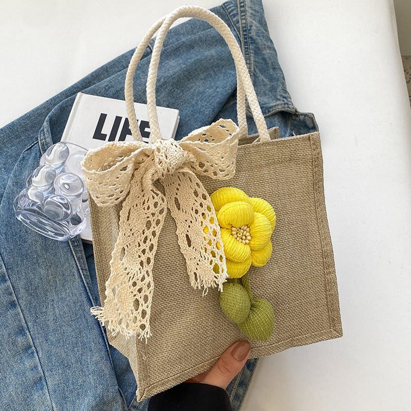 Damen Jute-Handtasche mit floralem Akzent und dekorativem Schleifenband Nord Taschen