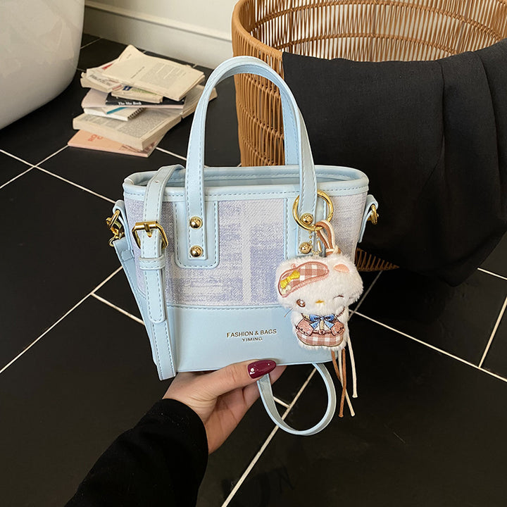 Damen Mini Schultertasche mit süßem Anhänger Nord Taschen