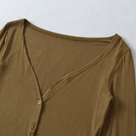 Damen Kurzer Feinstrick-Cardigan mit tiefem V-Ausschnitt und knöpfbarer Front Nord Taschen