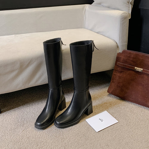 Damen Kniehohe Glattleder-Stiefel mit skulpturalem Blockabsatz und Rückenreißverschluss Nord Taschen
