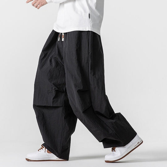 Herren Weite Utility-Loungehose mit überlappenden Falten und Kordelzugbund Nord Taschen