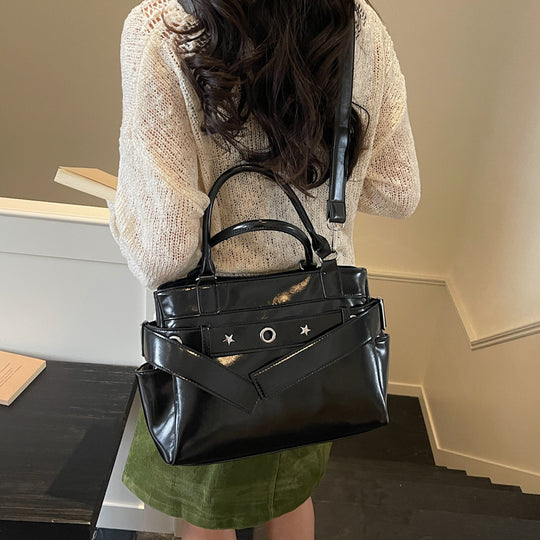 Damen Schultertasche mit elegantem Detail und verstellbarem Riemen Nord Taschen