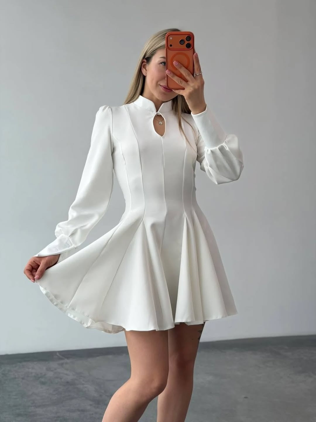 Damen A-Linien Minikleid mit Stehkragen, Schlitzdetail und Ballonärmeln Nord Taschen