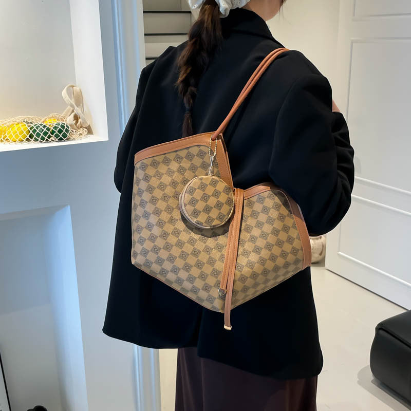 Damen Shopper-Tasche mit praktischem Innenfach und stilvollem Design Nord Taschen