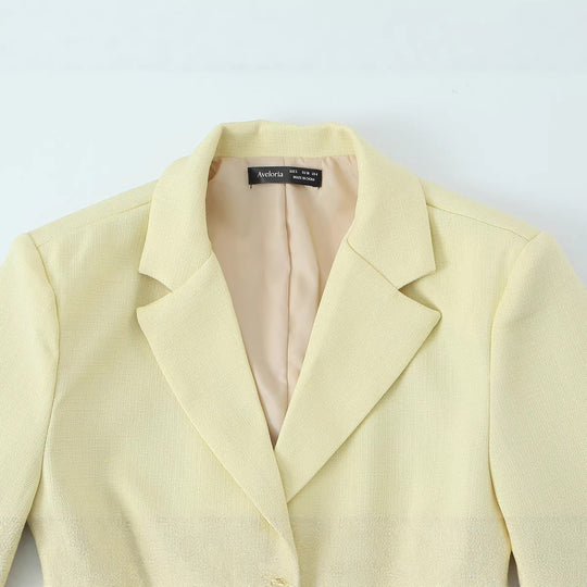 Damen Kurzer Bouclé‑Tweed‑Blazer mit Reverskragen und Zweiknopfverschluss Nord Taschen