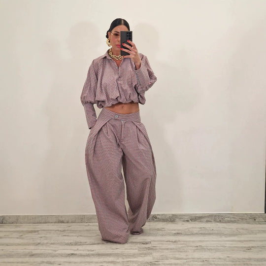 Damen Zweiteiliges kariertes Set mit Cropped Oversize-Hemd und weiter Bundfaltenhose Nord Taschen