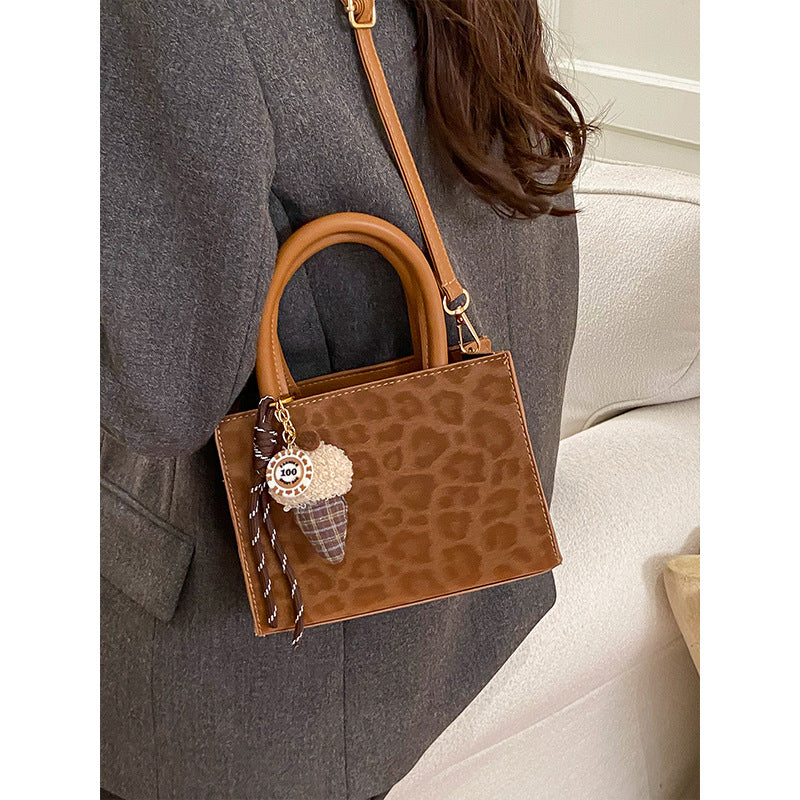 Damen Handtasche mit elegantem Leo-Muster Nord Taschen