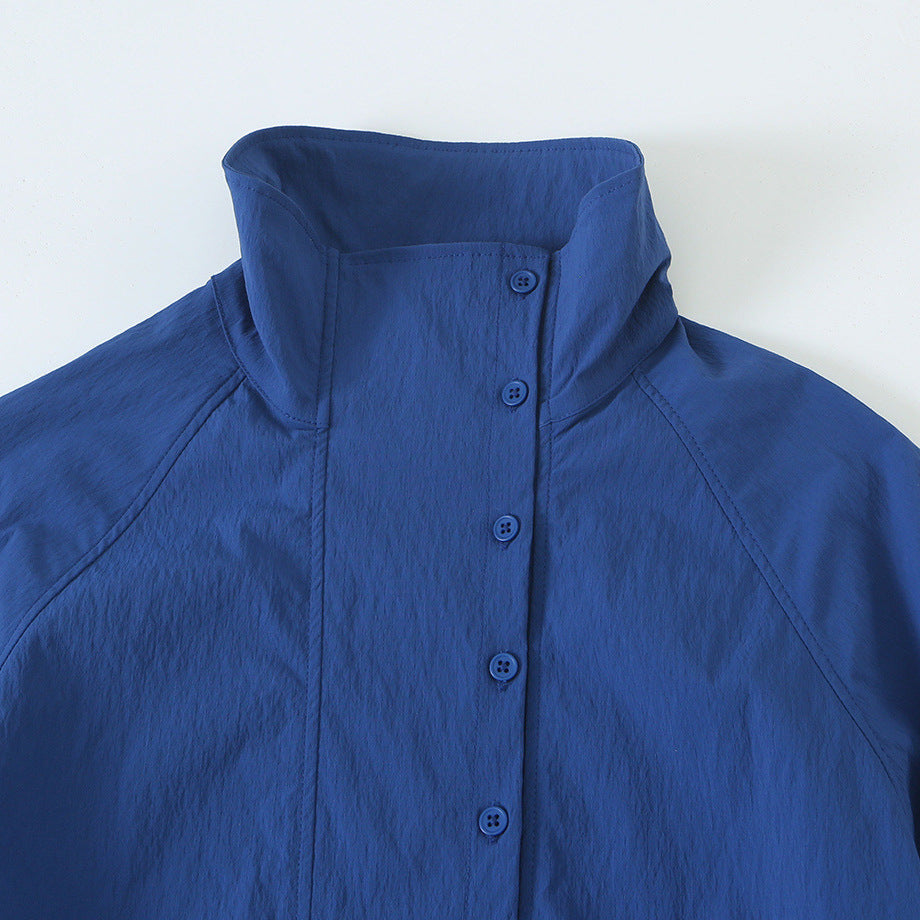 Damen Leichte Cropped Windjacke mit Stehkragen, Raglanärmeln und Tunnelzug Nord Taschen