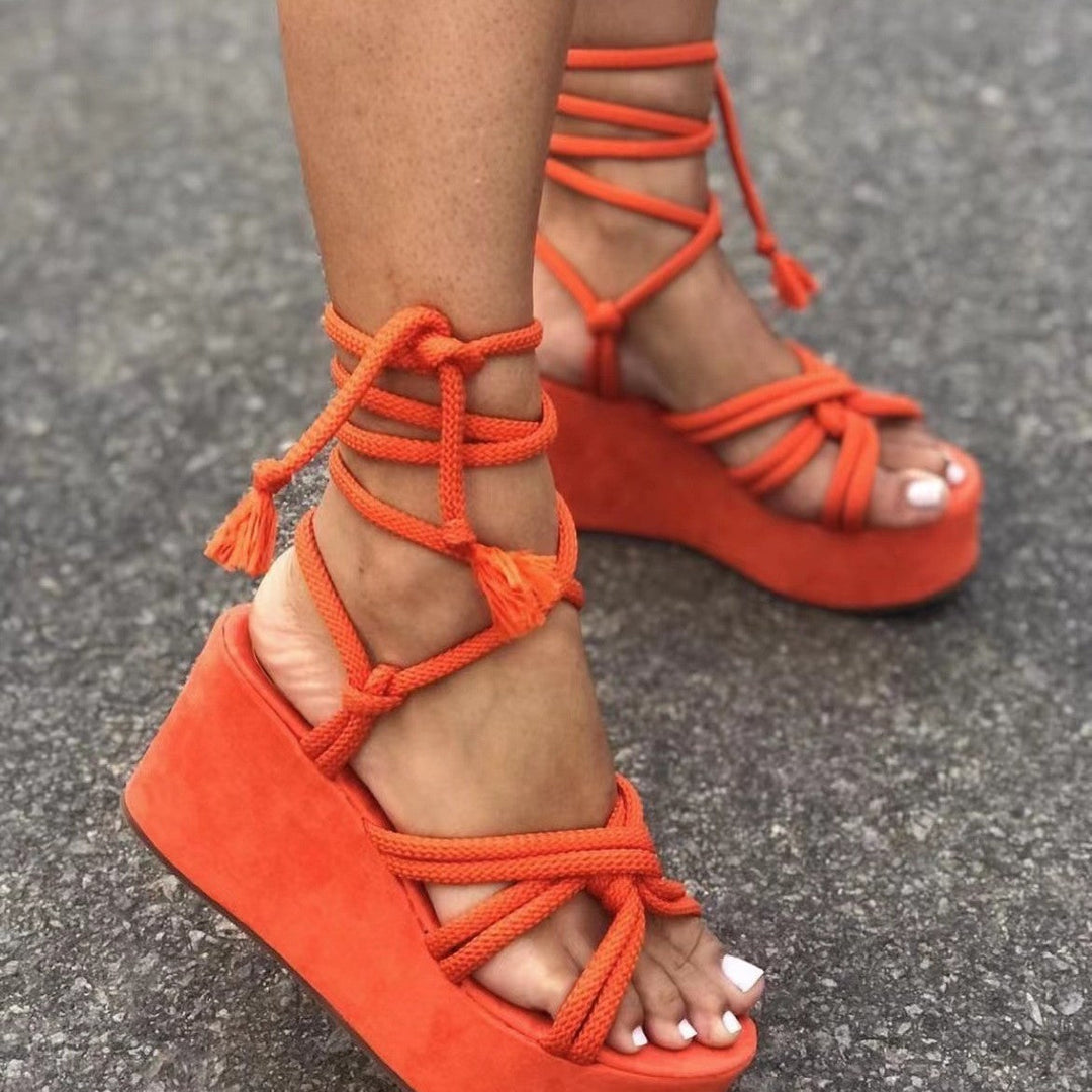 Damen Wedge-Sandalen mit geflochtenem Riemendesign und komfortabler Plateau-Sohle Nord Taschen